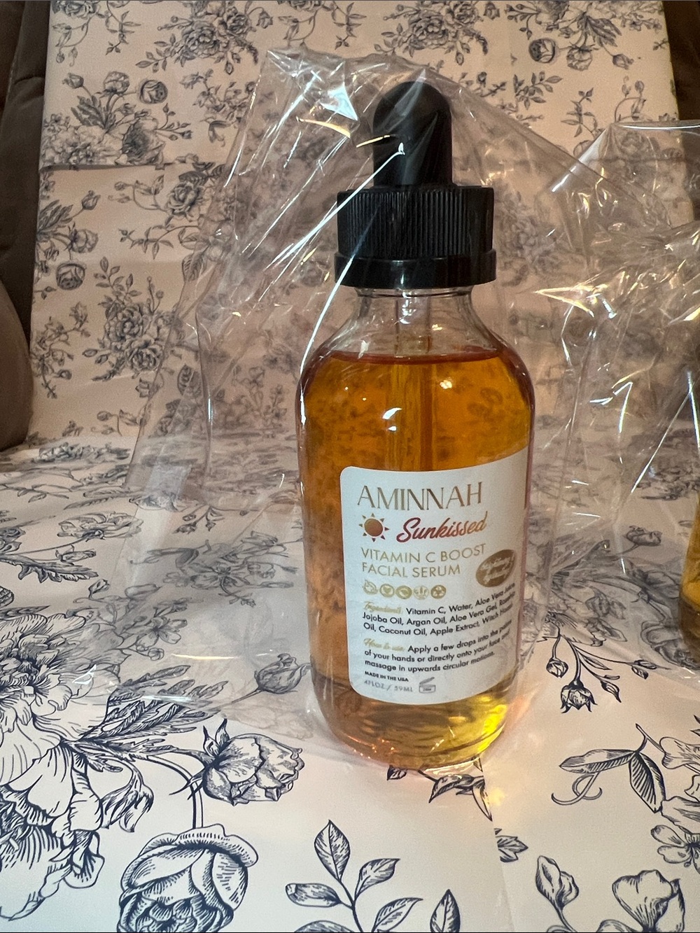 Aminnah Sun-Kissed Vitamin C Facial Serum - (2 Bottles) - Picture 3 of 4